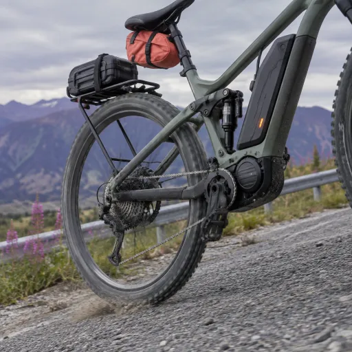 VAE et cols de montagne : moteur, poids et autonomie quand la route monte à 8 %