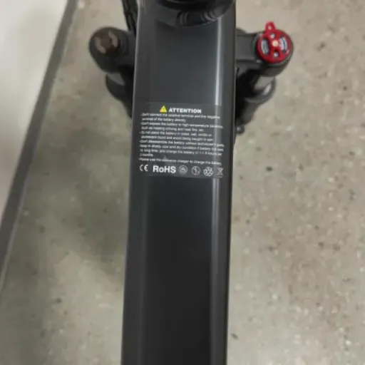 Test Petit vélo électrique pliable YA20 : un mini VAE pratique pour la ville, mais avec quelques compromis